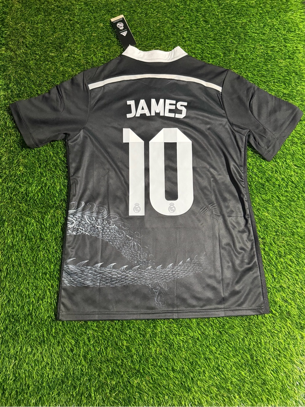 Adidas Real Madrid 14/15 Retro Jersey
Size Medium
James Rodriguez 10
Brand New